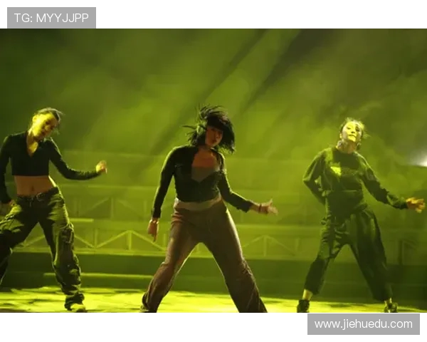 北京街舞队在世界街舞大赛中的意识表现与创新风格深度解析 北京街舞队在世界街舞大赛中的意识表现与创新风格深度解析