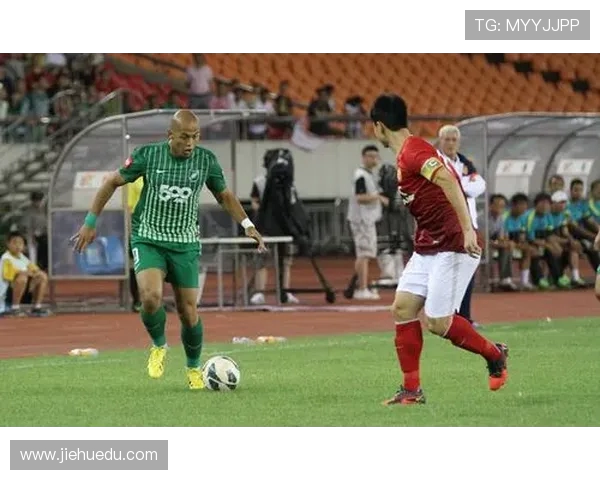 广州与杭州足球队对决赛后分析球员个人能力的深度剖析与总结