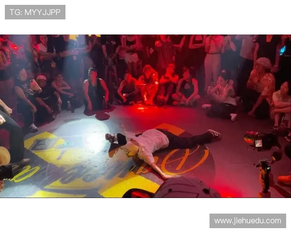 广州街舞队在世界街舞大赛中的默契配合与精彩表现分析