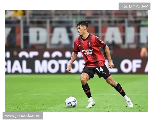 意甲激战AC米兰迎战史帕尔争夺关键三分的精彩对决