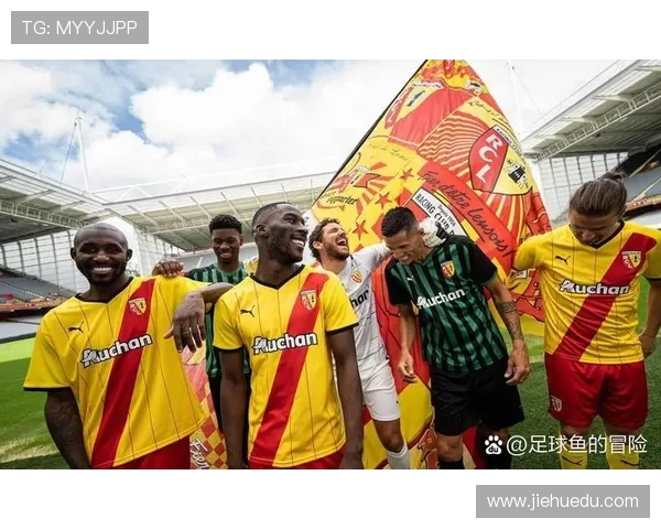 法甲精彩对决昂热迎战亚眠双方争夺积分激烈进行中 法甲精彩对决昂热迎战亚眠双方争夺积分激烈进行中