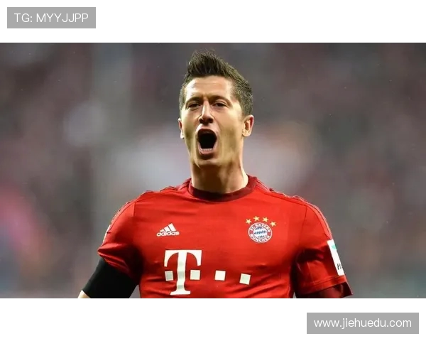 莱万欧冠表现惊艳10场12球领跑射手榜金靴稳稳在握 莱万欧冠表现惊艳10场12球领跑射手榜金靴稳稳在握