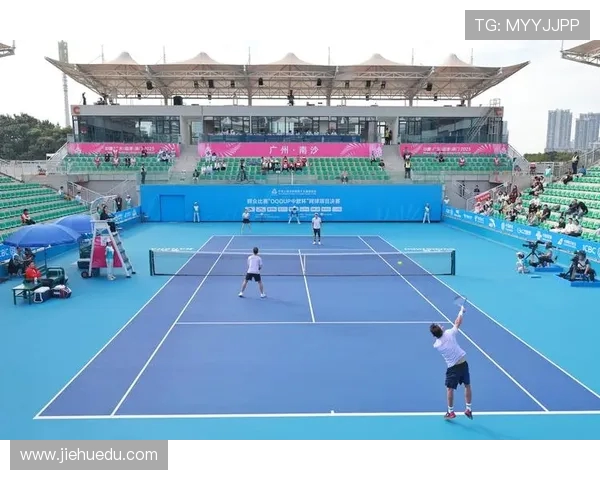 广州网球队的团队协作揭秘：网球巨献背后的默契与拼搏精神