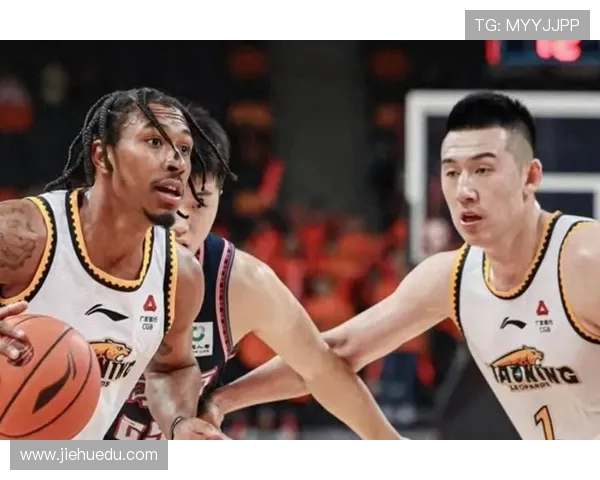 成都篮球队在洲际杯中的个人能力展现与战术配合分析